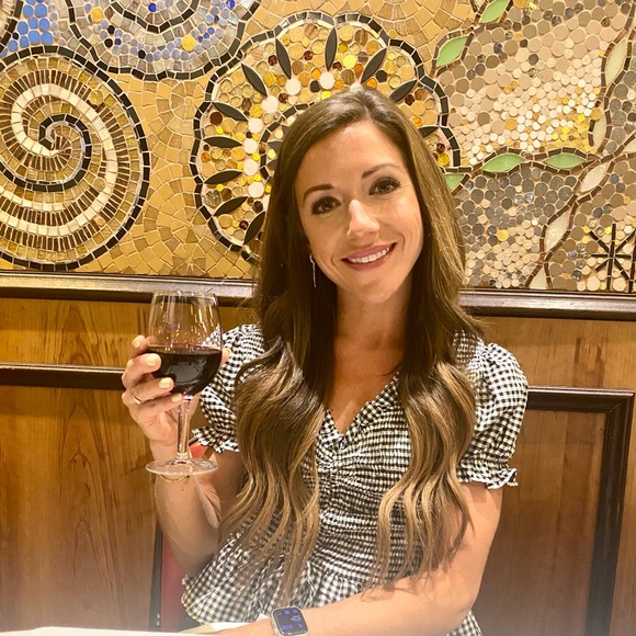 Meet your Posher, Jessica - Picture 1 of 1